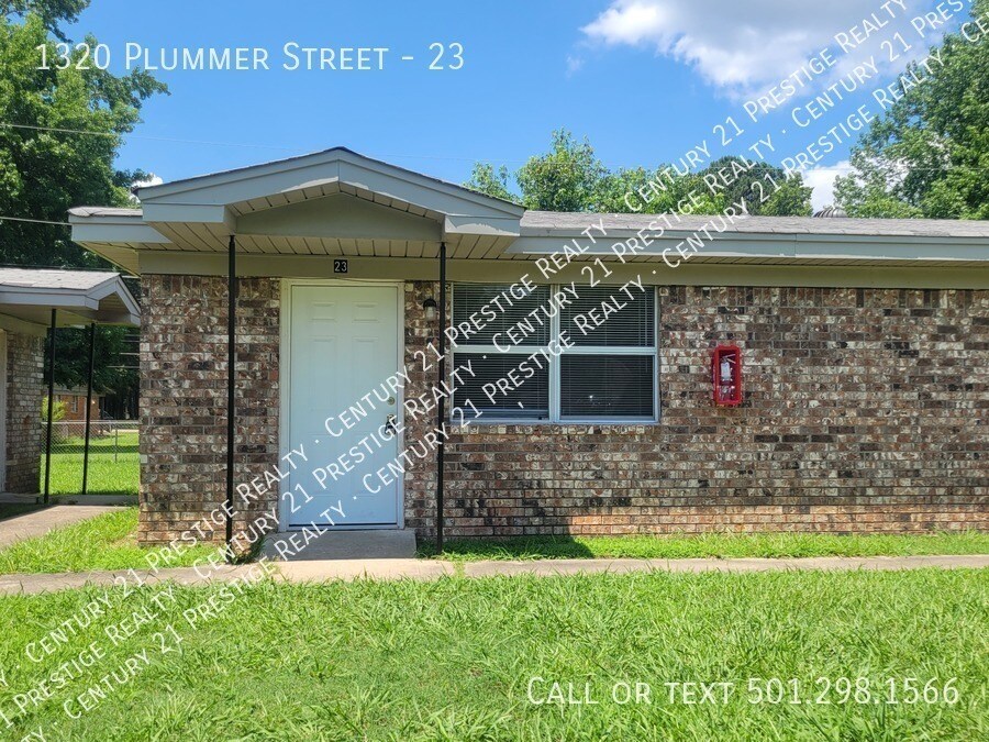 Primary Photo - 1320 Plummer St