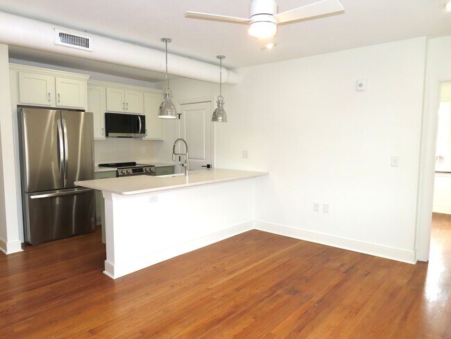 Foto del edificio - 2724 E Magnolia Ave