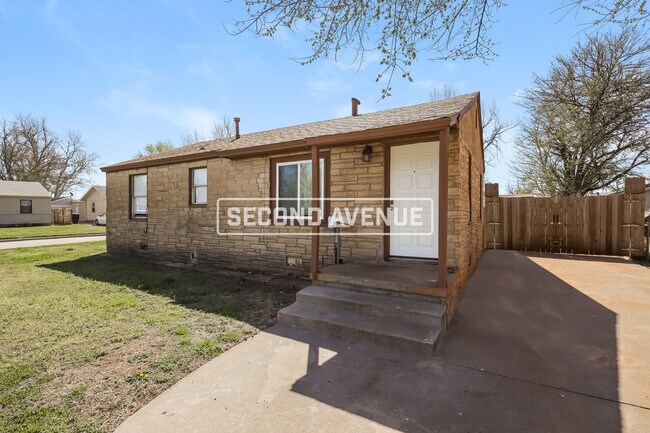 Building Photo - 3100 SW 45th St