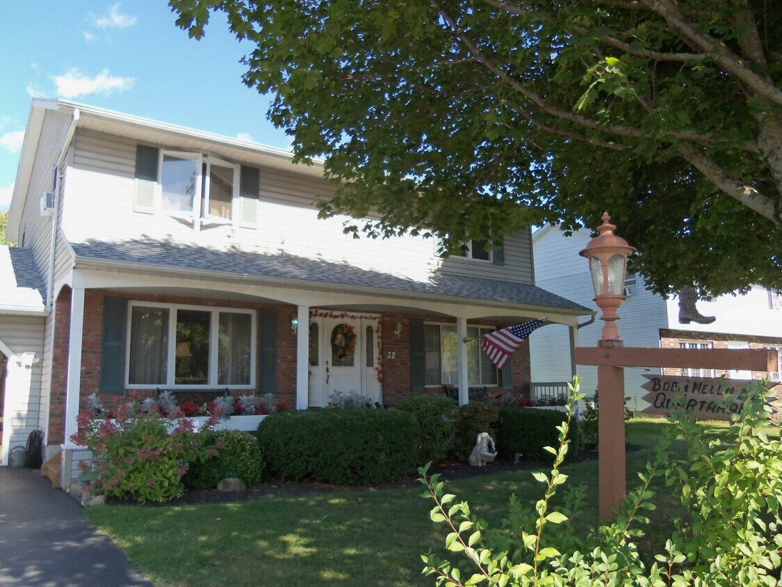 Foto principal - 32 Riverview Dr
