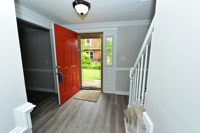 Building Photo - Close to Base, Beach and Downtown!