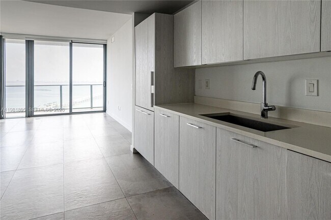 Foto del edificio - 501 NE 31st St