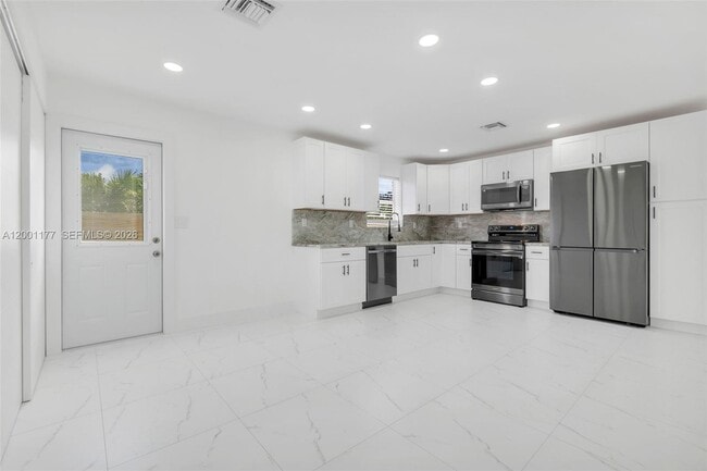 Foto del edificio - 810 SW 14th Ct