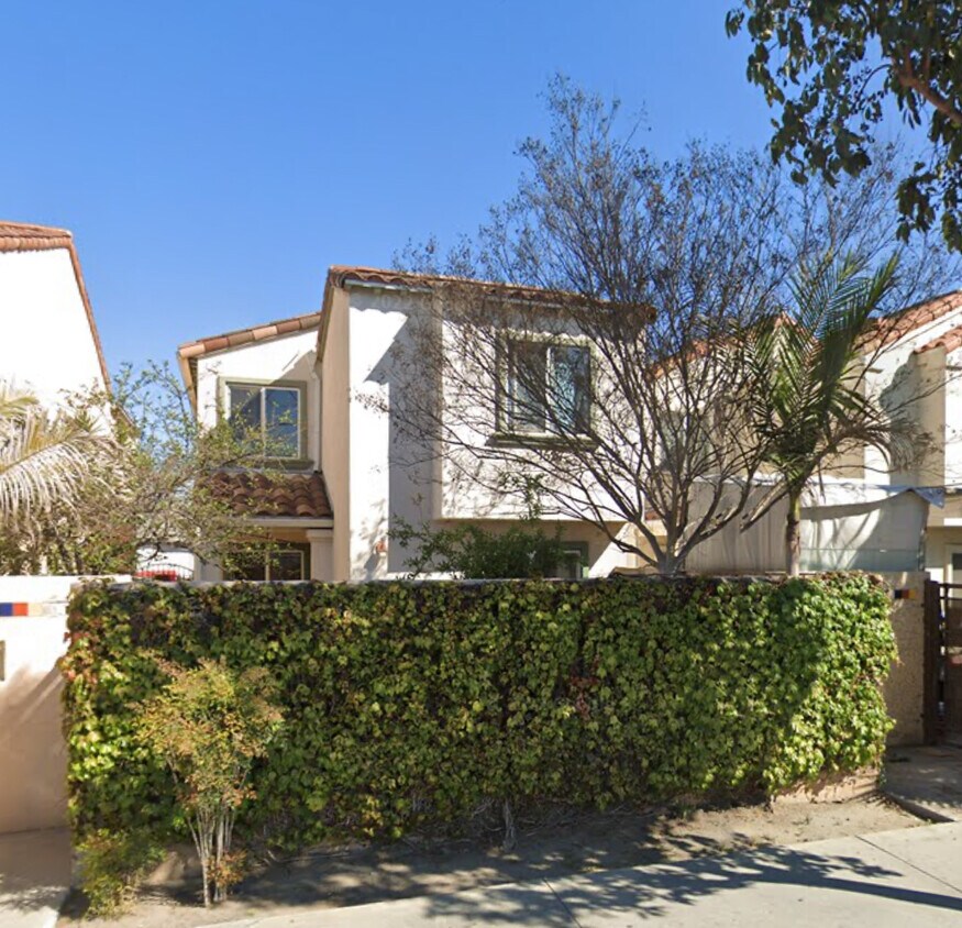 Foto principal - 1527 E Gage Ave