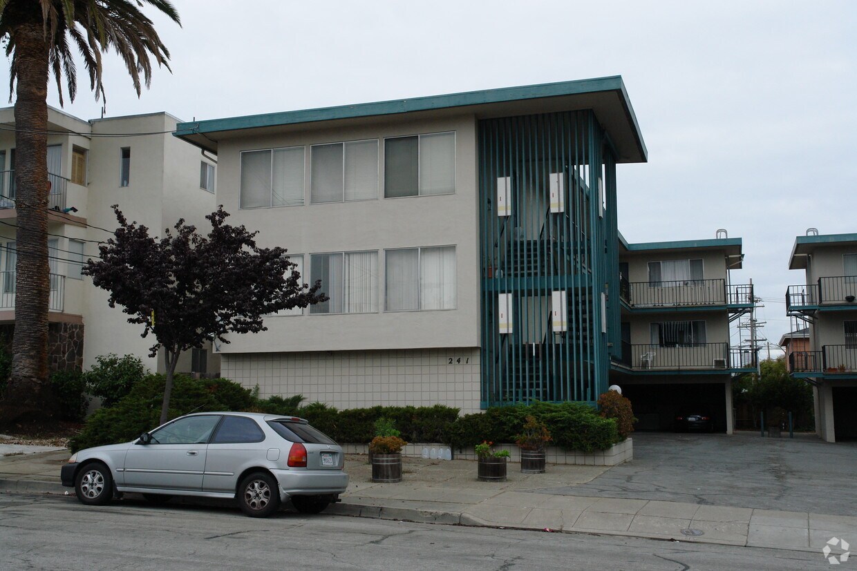 Building Photo - 241 San Luis Ave