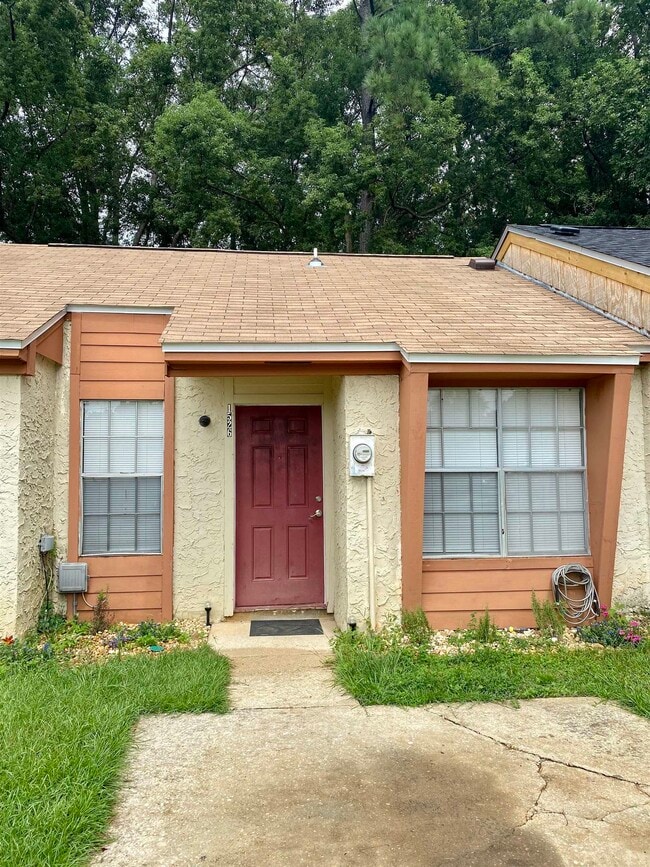 Building Photo - 1526 Levy Ave