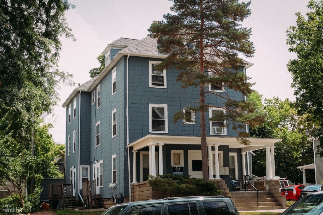 Building Photo - Studio, 1 bath Apartment - 210 N. State 2