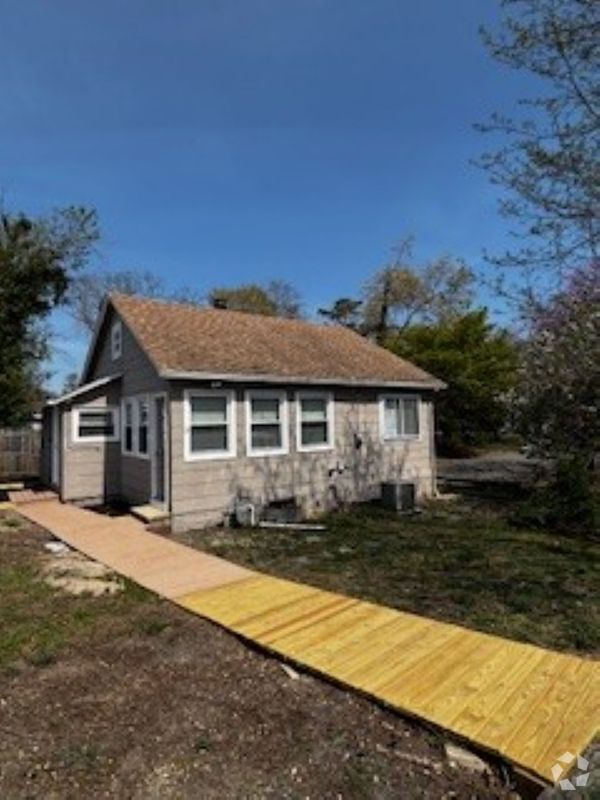 Building Photo - 3 Larboard St