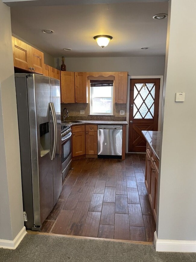 Building Photo - 2423
