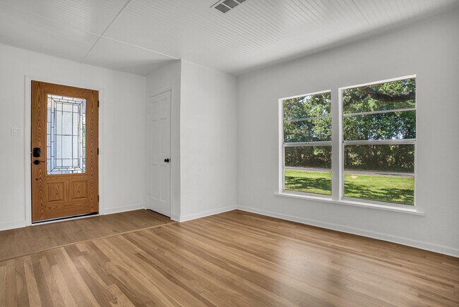 Foto del edificio - 1403 Harpole Rd E