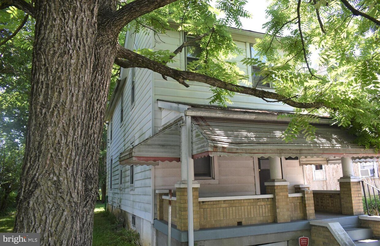 Building Photo - 717 E Haverford Rd