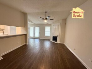 Building Photo - 715 Clearwater Ct