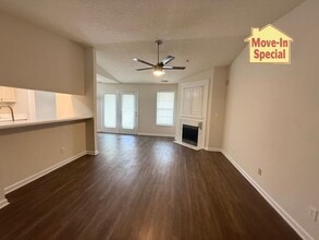 Building Photo - 715 Clearwater Ct