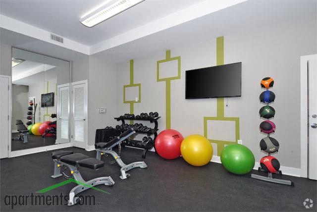 Pesas libres, máquinas de entrenamiento cardiovascular y más. - Link Apartments® Manchester