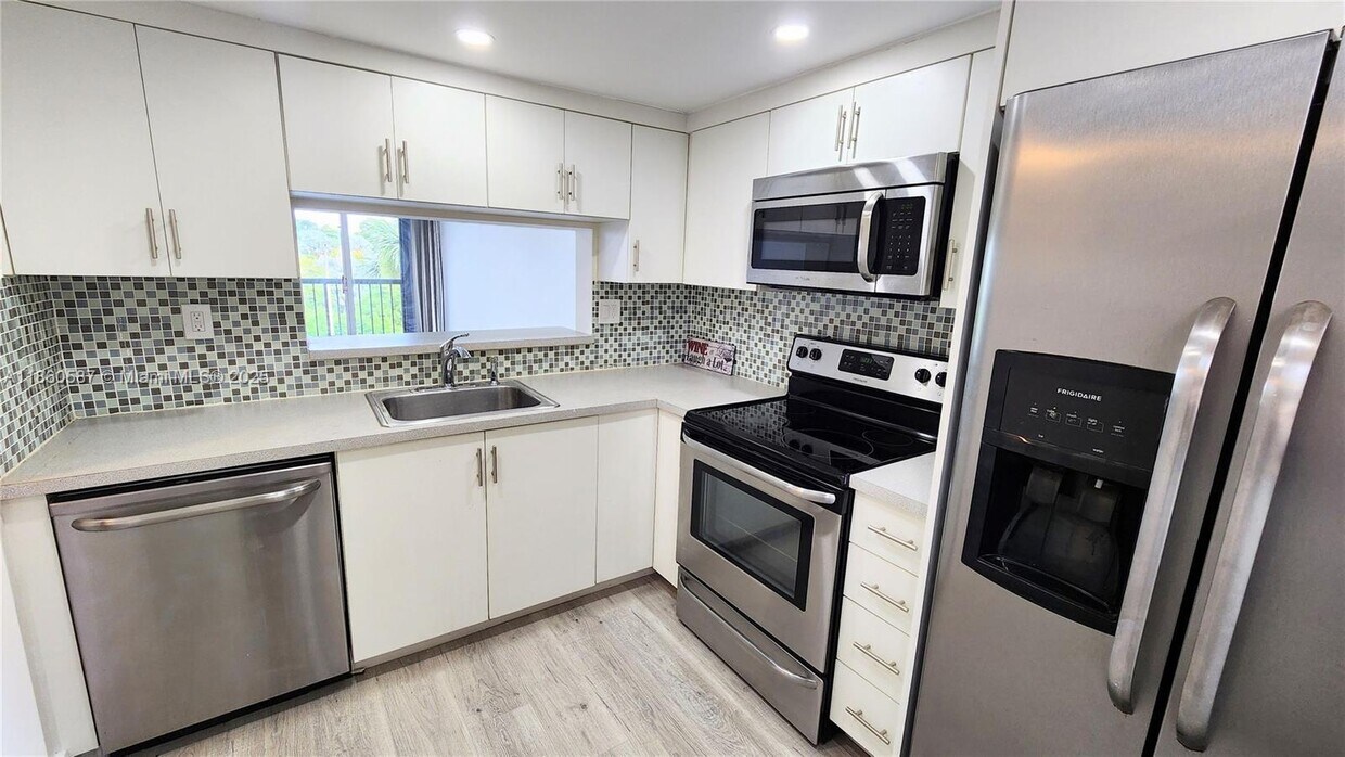 Foto principal - 10875 SW 112th Ave