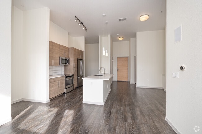 2BR, 2BA - 1,221SF - Kitchen - Viceroy Observatory Park Apartments