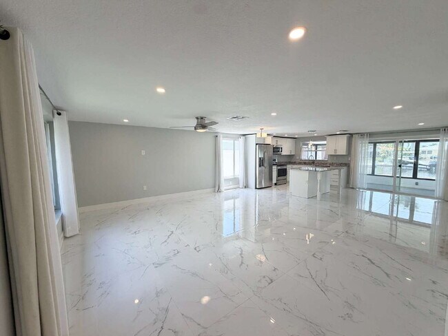 Building Photo - "Charming 2-Bed, 2-Bath Retreat in New Port Richey - Cozy Living at 4931A Pompano Drive!"