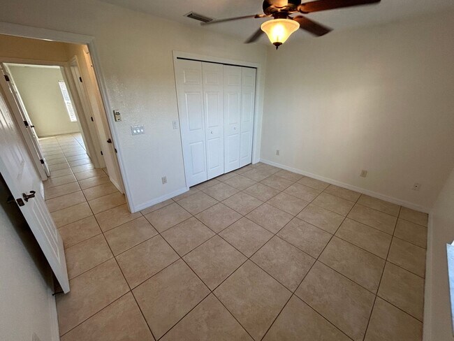 Foto del edificio - Triplex unit for rent-Fully furnished