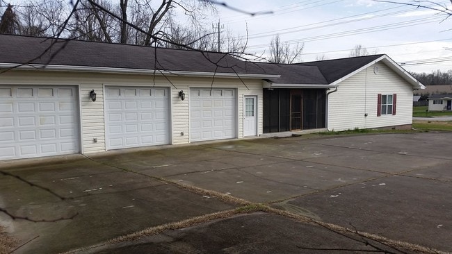 Building Photo - 7425 Igou Gap Rd