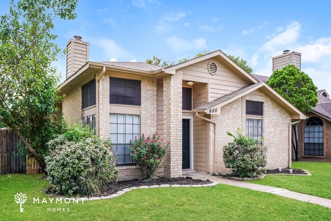 Building Photo - 600 Rancho Dr