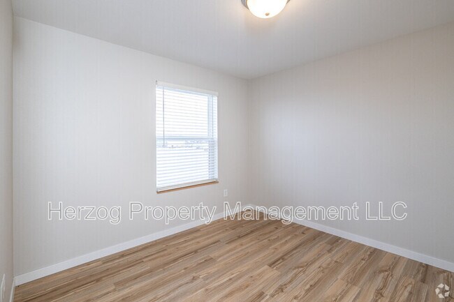 Foto del edificio - 2575 N Cedar Ave