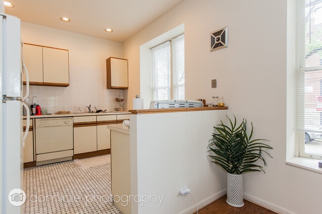 Building Photo - 1301 N Hoyne Ave