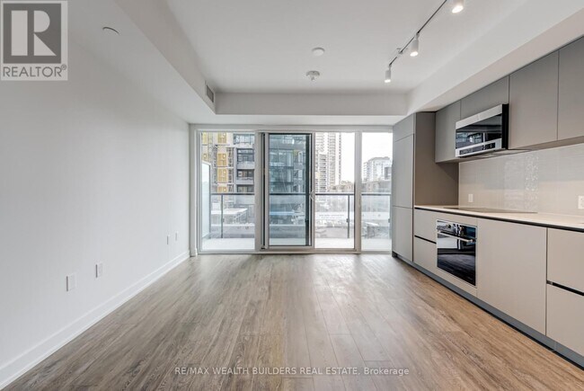 Photo du bâtiment - 117-117 Broadway Ave