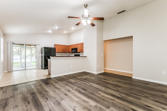 Foto del edificio - 5059 Belmont Park Ln