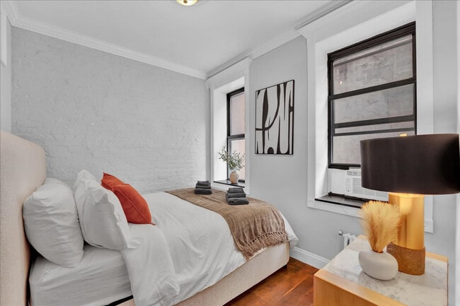 Foto del edificio - 346 E 18th St