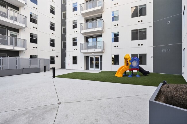 Foto del edificio - Dry Creek Crossing