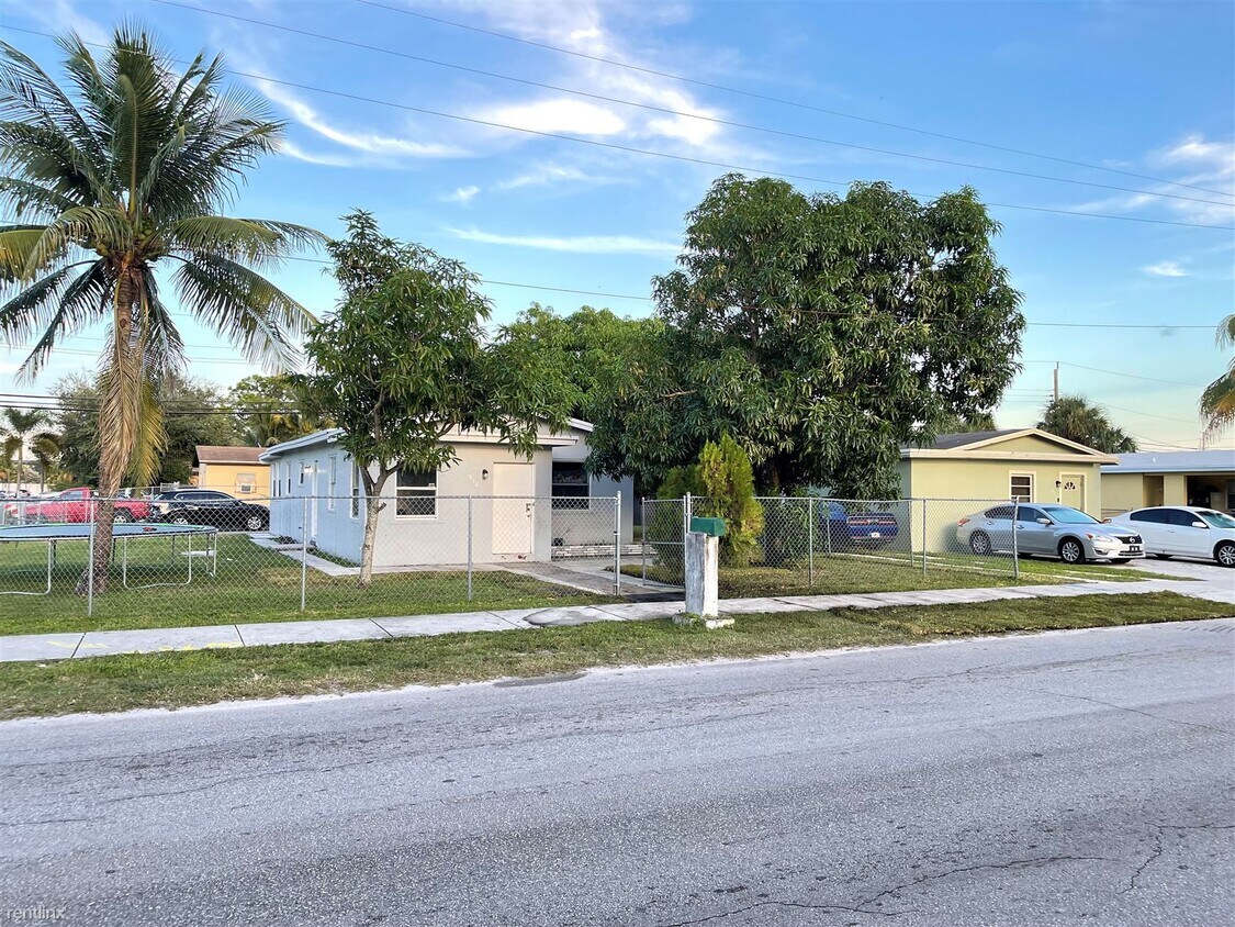 Primary Photo - 3 br, 1 bath House - 918 NW 24th Ave
