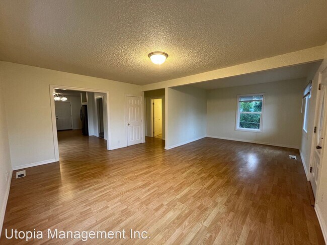 Foto del edificio - 4 br, 2 bath House - 2900 Walnut Street