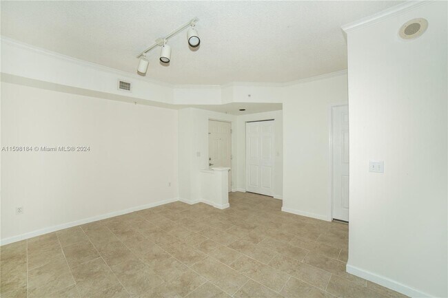 Foto del edificio - 17150 North Bay Road Apt #2313, Sunny Isle...