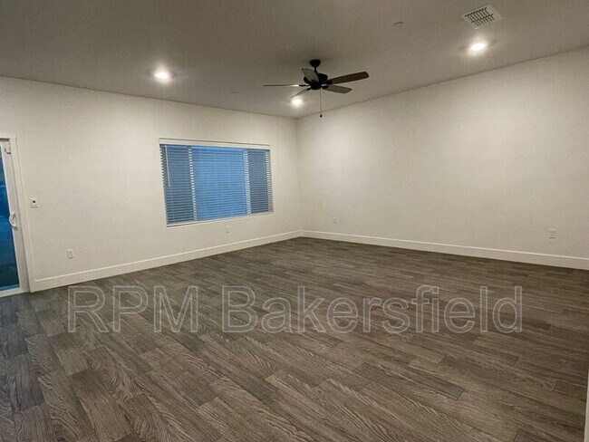 Building Photo - 9609 Crystal Falls Ln