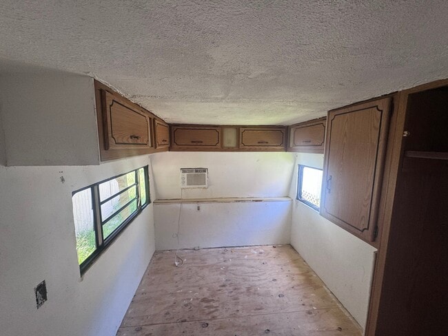 Building Photo - 4115 Aurora Rd