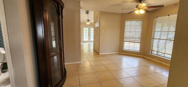 Foto del edificio - 15902 Oak Mountain Dr