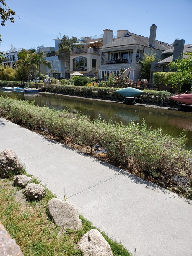 El canal - 2616 Grand Canal