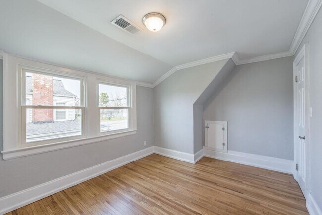 Building Photo - 4 Bedroom Charming Home in Historic Glenwood!