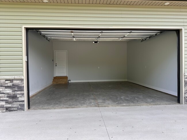Building Photo - 824 Otter Creek Rd