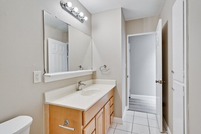 Foto del edificio - FOR RENT – Beautifully Updated 4 Bed / 3 Bath Home in Prime Santa Clara Location (NVIDIA)