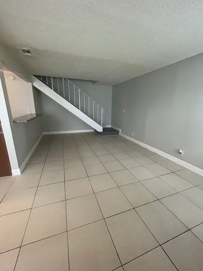 Building Photo - 2 br, 1 bath House - 800 W TIFFANY DRIVE #3