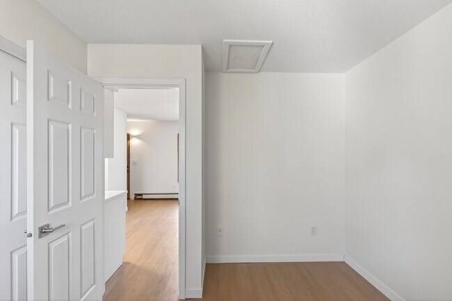 Foto del edificio - 1975 Central Ave