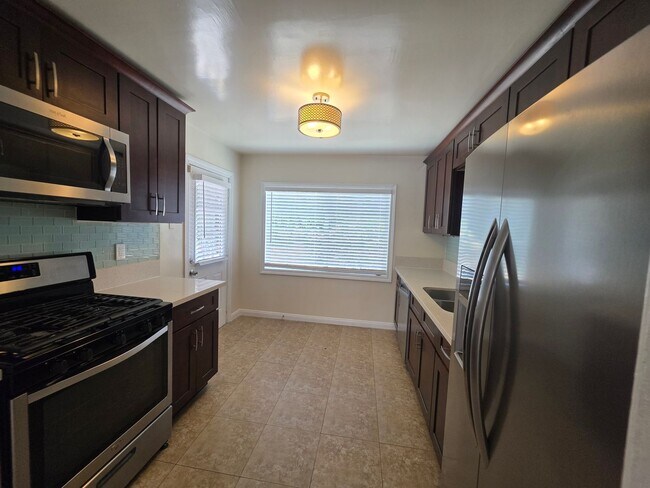 Foto del edificio - 5015 W 140th St