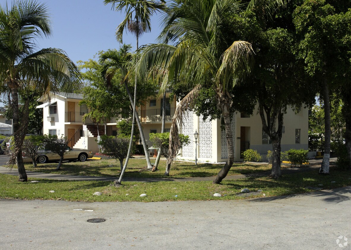 Foto del edificio - 13990 NE 20th Ct