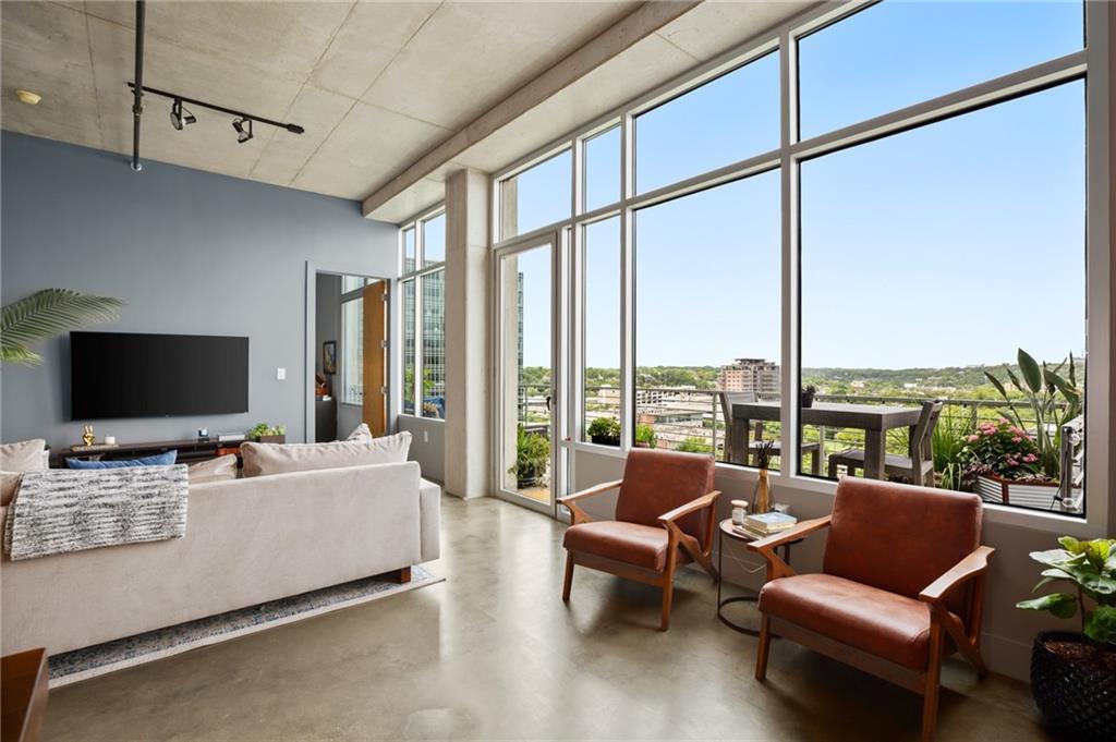 Foto principal - 800 W 5th St