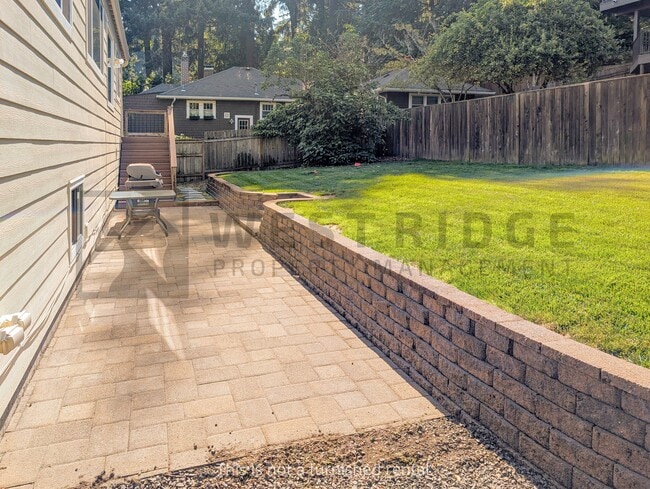Building Photo - 1480 Hemlock St