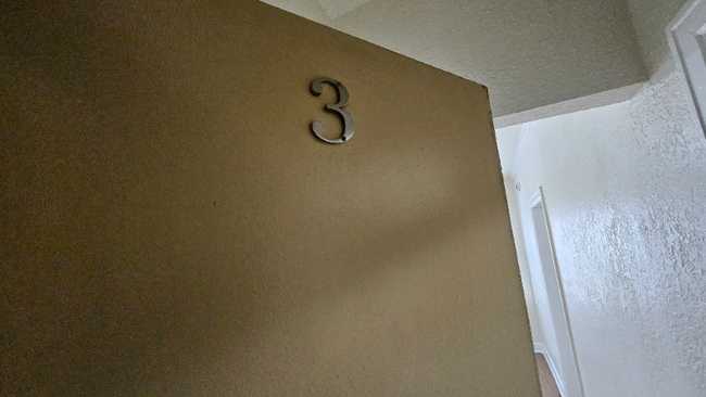 Photo - 1185 E Vernon Ave Apartment