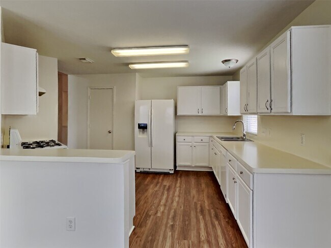 Foto del edificio - 2114 English Green Way