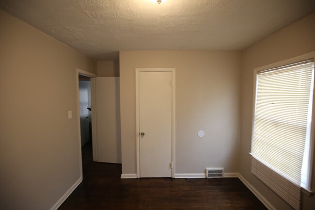 Foto del edificio - 17390 Bradford Ave
