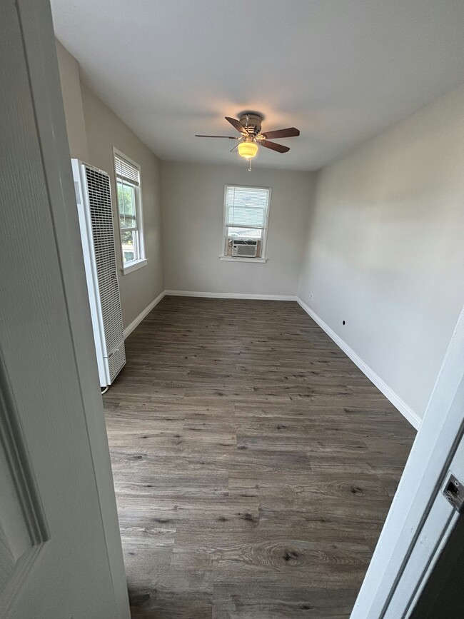 Building Photo - 365 N Phillips St